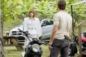 'Jurassic World' actors Bryce Dallas Howard and Chris Pratt talk with the GLE Coupé in the background.