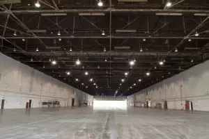 Birmingham's Kaiser Aircraft hangar has 10 bays, each 160 feet wide and 725 feet deep. (Photo: Bob Farley/F8Photo.org)