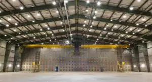 The Kaiser facility has its own paint hangar with a telescopic platform. (Photo: Bob Farley/F8Photo.org)