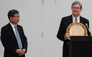 Alabama Sen. Billy Beasley presented LogisAll Chairman Suh with the Alabama seal.