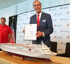 Mayor Sandy Stimpson celebrates the return of Carnival Cruise Line to Mobile. (Image: Mike Kittrell, Alabama NewsCenter)