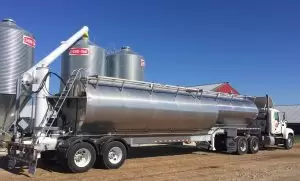 Warren Manufacturing is looking for overseas opportunities for its feed trailers. (Image: Warren Manufacturing)