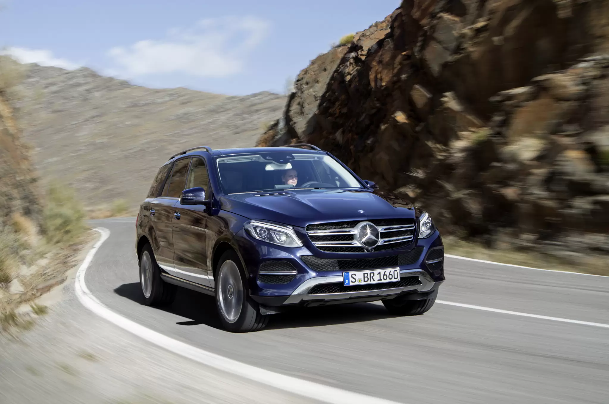 Mercedes M-Class gets new name, look at New York Auto Show debut
