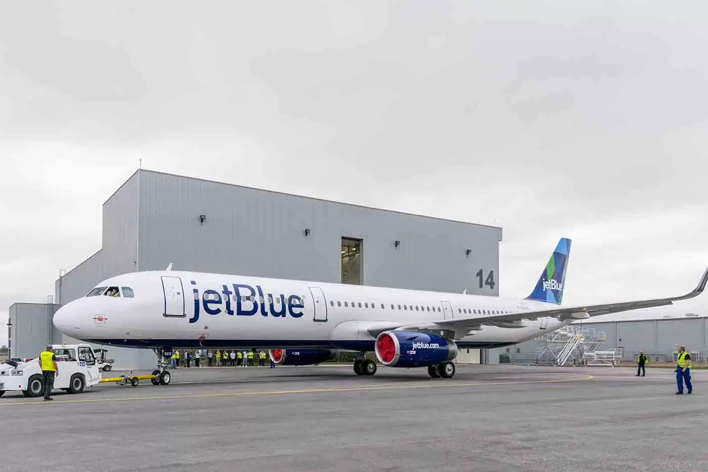 First Alabama-made Airbus aircraft shows off JetBlue colors