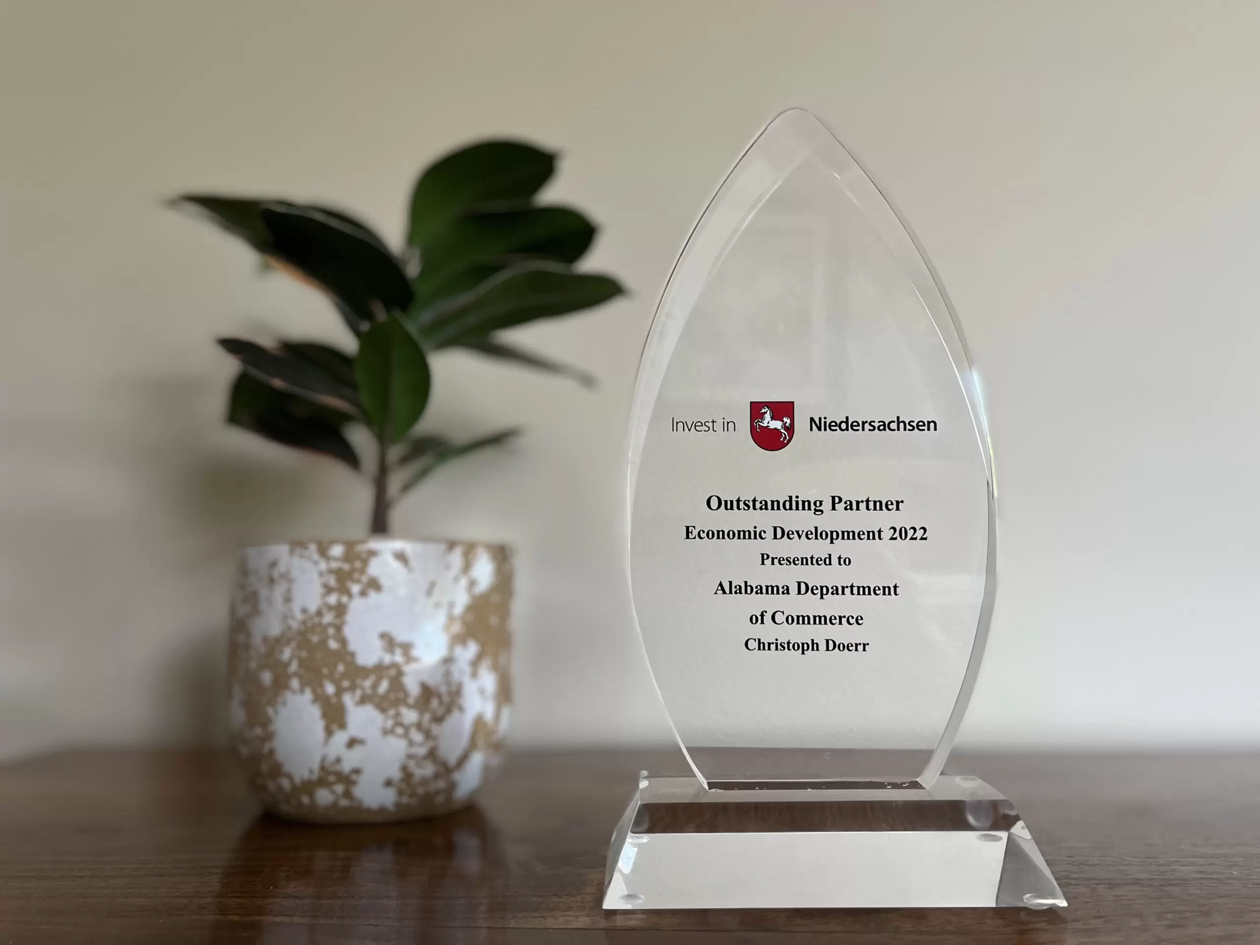 German state celebrates ties to Commerce with partnership award